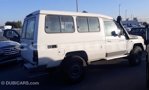 Acheter Import Voiture Toyota Land Cruiser Blanc à Import - Dubai, Région de la Bouenza Acheter Import Voiture Toyota Land Cruiser Blanc à Import - Dubai, Région de la Bouenza