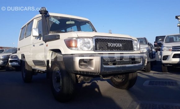Acheter Import Voiture Toyota Land Cruiser Blanc à Import - Dubai, Région de la Bouenza Acheter Import Voiture Toyota Land Cruiser Blanc à Import - Dubai, Région de la Bouenza
