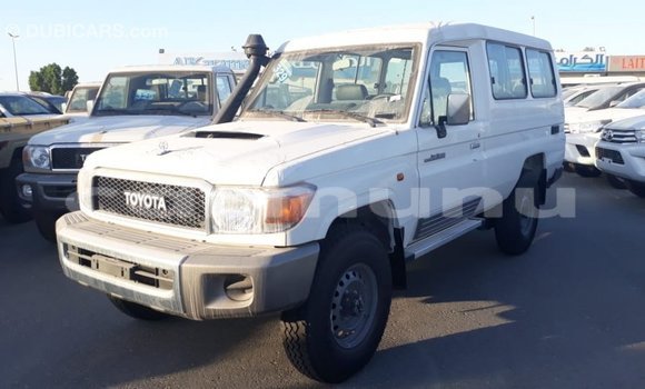 Acheter Import Voiture Toyota Land Cruiser Blanc à Import - Dubai, Région de la Bouenza Acheter Import Voiture Toyota Land Cruiser Blanc à Import - Dubai, Région de la Bouenza