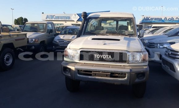 Acheter Import Voiture Toyota Land Cruiser Blanc à Import - Dubai, Région de la Bouenza Acheter Import Voiture Toyota Land Cruiser Blanc à Import - Dubai, Région de la Bouenza