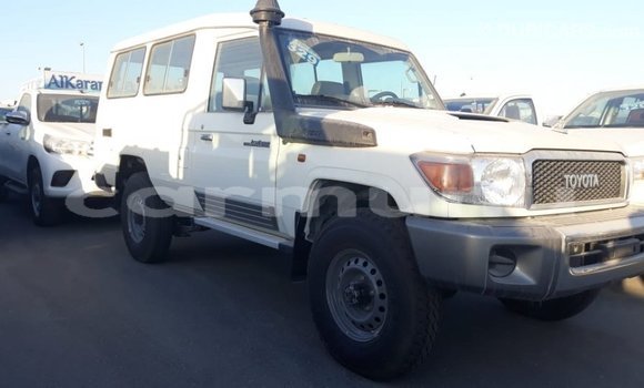 Acheter Import Voiture Toyota Land Cruiser Blanc à Import - Dubai, Région de la Bouenza Acheter Import Voiture Toyota Land Cruiser Blanc à Import - Dubai, Région de la Bouenza