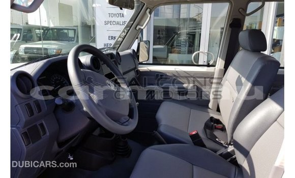 Buy Import Toyota Land Cruiser White Car in Import - Dubai in Region of Bouenza Buy Import Toyota Land Cruiser White Car in Import - Dubai in Region of Bouenza