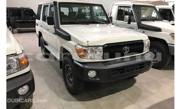 Buy Import Toyota Land Cruiser White Car in Import - Dubai in Region of Bouenza Buy Import Toyota Land Cruiser White Car in Import - Dubai in Region of Bouenza
