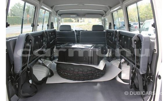 Buy Import Toyota Land Cruiser White Car in Import - Dubai in Region of Bouenza Buy Import Toyota Land Cruiser White Car in Import - Dubai in Region of Bouenza