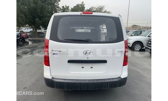 Buy Import Hyundai Cargo White Car in Import - Dubai in Region of Bouenza Buy Import Hyundai Cargo White Car in Import - Dubai in Region of Bouenza