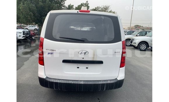 Buy Import Hyundai Cargo White Car in Import - Dubai in Region of Bouenza Buy Import Hyundai Cargo White Car in Import - Dubai in Region of Bouenza