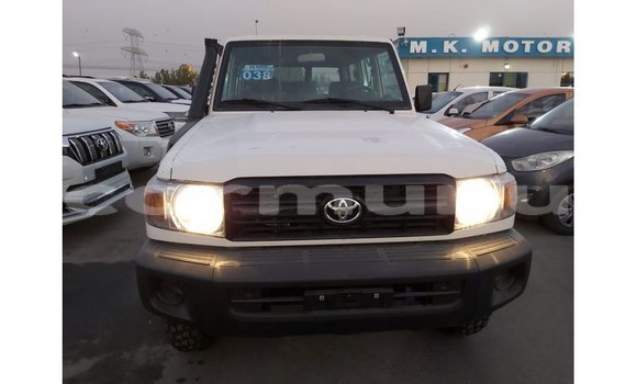 Buy Import Toyota Land Cruiser White Car in Import - Dubai in Region of Bouenza Buy Import Toyota Land Cruiser White Car in Import - Dubai in Region of Bouenza