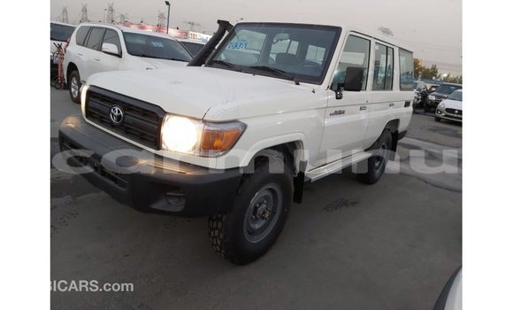 Buy Import Toyota Land Cruiser White Car in Import - Dubai in Region of Bouenza Buy Import Toyota Land Cruiser White Car in Import - Dubai in Region of Bouenza