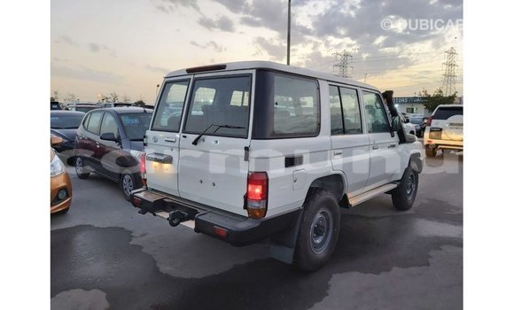 Buy Import Toyota Land Cruiser White Car in Import - Dubai in Region of Bouenza Buy Import Toyota Land Cruiser White Car in Import - Dubai in Region of Bouenza