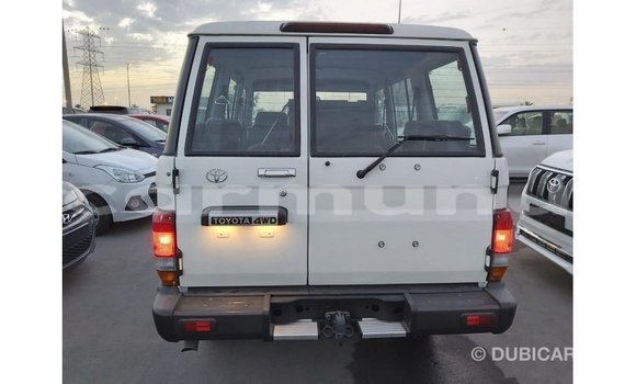 Buy Import Toyota Land Cruiser White Car in Import - Dubai in Region of Bouenza Buy Import Toyota Land Cruiser White Car in Import - Dubai in Region of Bouenza