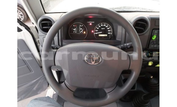 Buy Import Toyota Land Cruiser White Car in Import - Dubai in Region of Bouenza Buy Import Toyota Land Cruiser White Car in Import - Dubai in Region of Bouenza