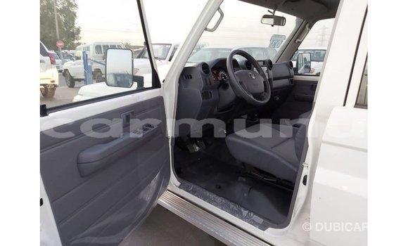 Buy Import Toyota Land Cruiser White Car in Import - Dubai in Region of Bouenza Buy Import Toyota Land Cruiser White Car in Import - Dubai in Region of Bouenza
