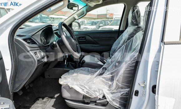 Acheter Import Voiture Mitsubishi L200 Blanc à Import - Dubai, Région de la Bouenza Acheter Import Voiture Mitsubishi L200 Blanc à Import - Dubai, Région de la Bouenza