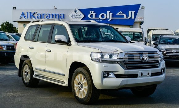 Acheter Import Voiture Toyota Land Cruiser Blanc à Import - Dubai, Région de la Bouenza Acheter Import Voiture Toyota Land Cruiser Blanc à Import - Dubai, Région de la Bouenza