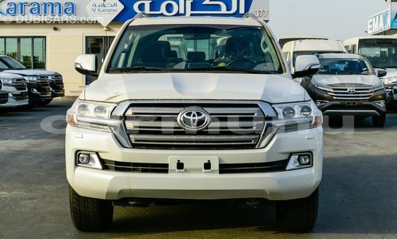 Acheter Import Voiture Toyota Land Cruiser Blanc à Import - Dubai, Région de la Bouenza Acheter Import Voiture Toyota Land Cruiser Blanc à Import - Dubai, Région de la Bouenza