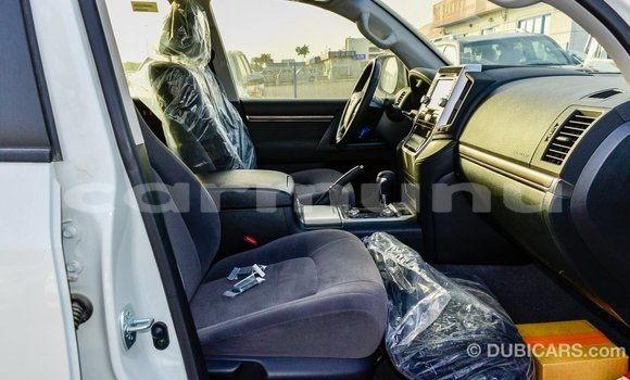 Acheter Import Voiture Toyota Land Cruiser Blanc à Import - Dubai, Région de la Bouenza Acheter Import Voiture Toyota Land Cruiser Blanc à Import - Dubai, Région de la Bouenza