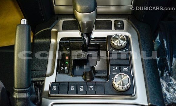 Acheter Import Voiture Toyota Land Cruiser Blanc à Import - Dubai, Région de la Bouenza Acheter Import Voiture Toyota Land Cruiser Blanc à Import - Dubai, Région de la Bouenza