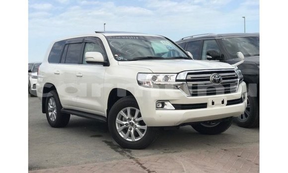 Buy Import Toyota Land Cruiser White Car in Import - Dubai in Region of Bouenza Buy Import Toyota Land Cruiser White Car in Import - Dubai in Region of Bouenza