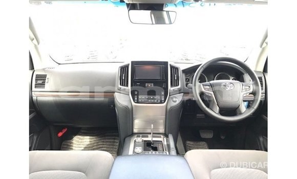 Buy Import Toyota Land Cruiser White Car in Import - Dubai in Region of Bouenza Buy Import Toyota Land Cruiser White Car in Import - Dubai in Region of Bouenza