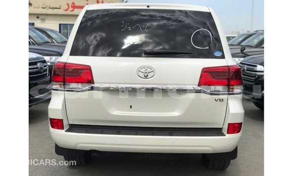 Buy Import Toyota Land Cruiser White Car in Import - Dubai in Region of Bouenza Buy Import Toyota Land Cruiser White Car in Import - Dubai in Region of Bouenza