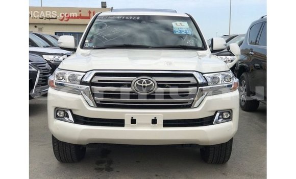 Buy Import Toyota Land Cruiser White Car in Import - Dubai in Region of Bouenza Buy Import Toyota Land Cruiser White Car in Import - Dubai in Region of Bouenza