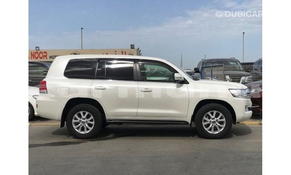 Buy Import Toyota Land Cruiser White Car in Import - Dubai in Region of Bouenza Buy Import Toyota Land Cruiser White Car in Import - Dubai in Region of Bouenza