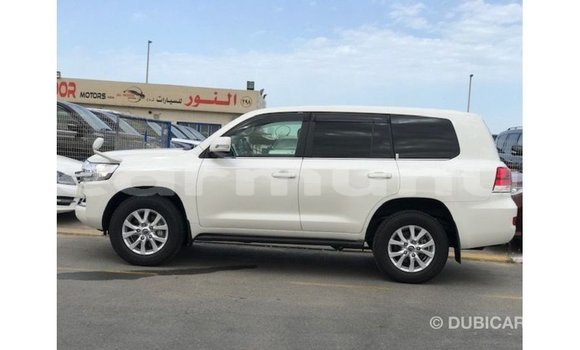 Buy Import Toyota Land Cruiser White Car in Import - Dubai in Region of Bouenza Buy Import Toyota Land Cruiser White Car in Import - Dubai in Region of Bouenza