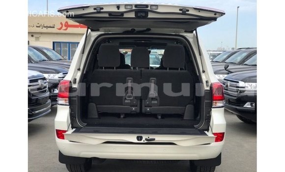 Buy Import Toyota Land Cruiser White Car in Import - Dubai in Region of Bouenza Buy Import Toyota Land Cruiser White Car in Import - Dubai in Region of Bouenza