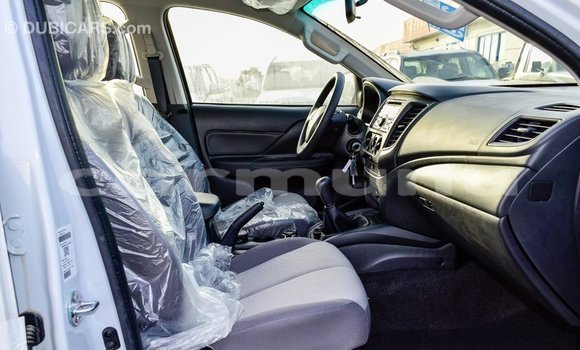 Acheter Import Voiture Mitsubishi L200 Blanc à Import - Dubai, Région de la Bouenza Acheter Import Voiture Mitsubishi L200 Blanc à Import - Dubai, Région de la Bouenza