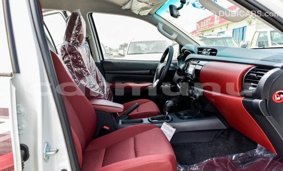 Acheter Import Voiture Toyota Hilux Blanc à Import - Dubai, Région de la Bouenza Acheter Import Voiture Toyota Hilux Blanc à Import - Dubai, Région de la Bouenza
