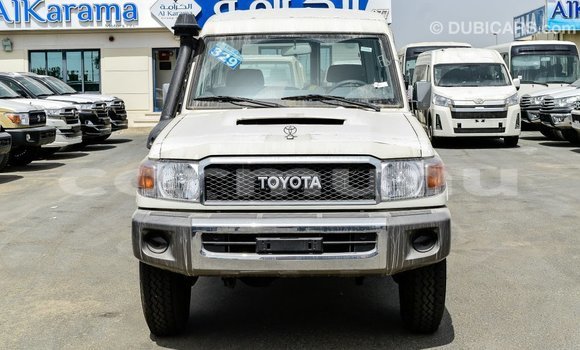 Acheter Import Voiture Toyota Land Cruiser Blanc à Import - Dubai, Région de la Bouenza Acheter Import Voiture Toyota Land Cruiser Blanc à Import - Dubai, Région de la Bouenza