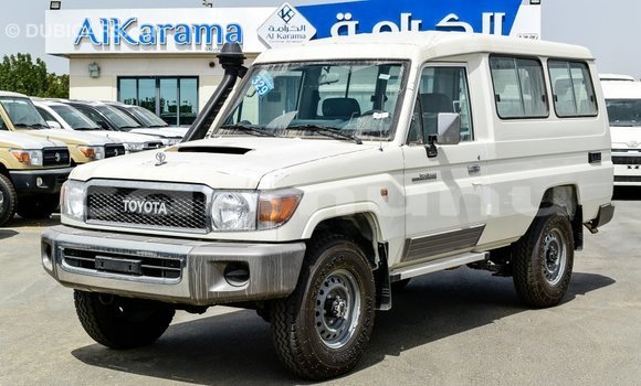 Acheter Import Voiture Toyota Land Cruiser Blanc à Import - Dubai, Région de la Bouenza Acheter Import Voiture Toyota Land Cruiser Blanc à Import - Dubai, Région de la Bouenza