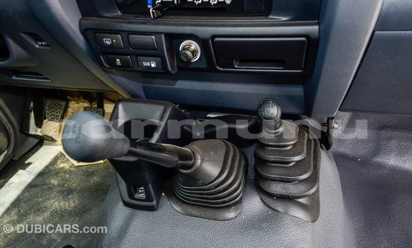 Acheter Import Voiture Toyota Land Cruiser Blanc à Import - Dubai, Région de la Bouenza Acheter Import Voiture Toyota Land Cruiser Blanc à Import - Dubai, Région de la Bouenza