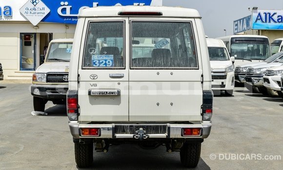 Acheter Import Voiture Toyota Land Cruiser Blanc à Import - Dubai, Région de la Bouenza Acheter Import Voiture Toyota Land Cruiser Blanc à Import - Dubai, Région de la Bouenza