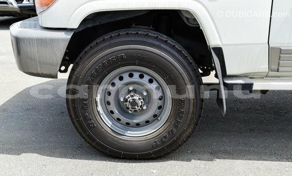 Acheter Import Voiture Toyota Land Cruiser Blanc à Import - Dubai, Région de la Bouenza Acheter Import Voiture Toyota Land Cruiser Blanc à Import - Dubai, Région de la Bouenza
