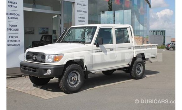 Buy Import Toyota Land Cruiser White Car in Import - Dubai in Region of Bouenza Buy Import Toyota Land Cruiser White Car in Import - Dubai in Region of Bouenza
