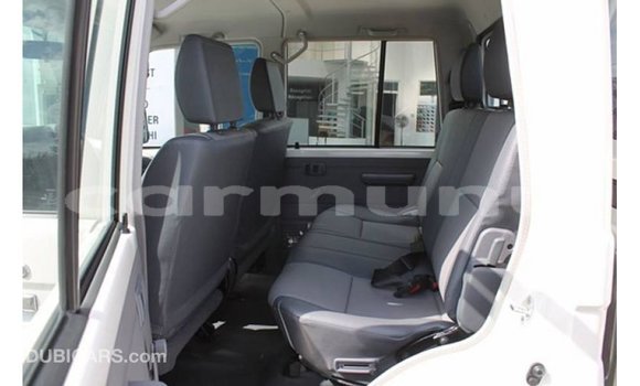 Buy Import Toyota Land Cruiser White Car in Import - Dubai in Region of Bouenza Buy Import Toyota Land Cruiser White Car in Import - Dubai in Region of Bouenza