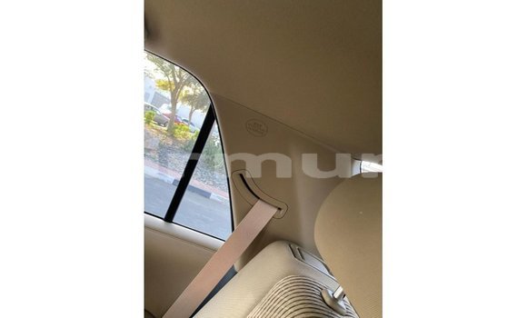 Buy Import Toyota HiAce White Truck in Import - Dubai in Region of Bouenza Buy Import Toyota HiAce White Truck in Import - Dubai in Region of Bouenza