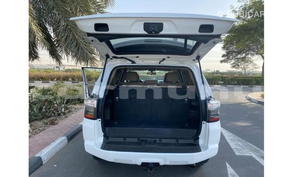 Buy Import Toyota HiAce White Truck in Import - Dubai in Region of Bouenza Buy Import Toyota HiAce White Truck in Import - Dubai in Region of Bouenza