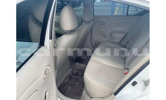 Acheter Import Voiture Nissan Sunny Blanc à Import - Dubai, Région de la Bouenza Acheter Import Voiture Nissan Sunny Blanc à Import - Dubai, Région de la Bouenza