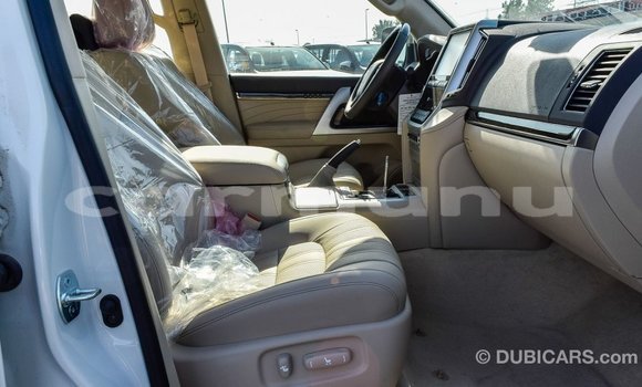 Acheter Import Voiture Toyota Land Cruiser Blanc à Import - Dubai, Région de la Bouenza Acheter Import Voiture Toyota Land Cruiser Blanc à Import - Dubai, Région de la Bouenza