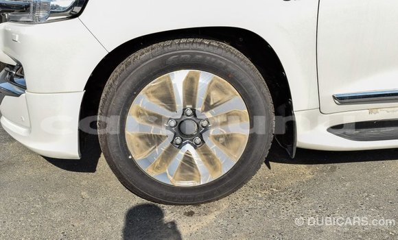 Acheter Import Voiture Toyota Land Cruiser Blanc à Import - Dubai, Région de la Bouenza Acheter Import Voiture Toyota Land Cruiser Blanc à Import - Dubai, Région de la Bouenza