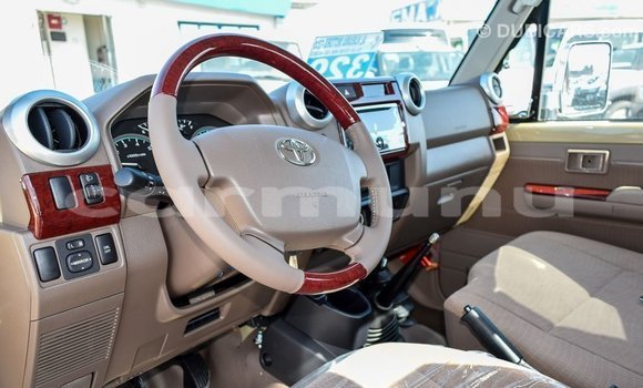 Acheter Import Voiture Toyota Land Cruiser Beige à Import - Dubai, Région de la Bouenza Acheter Import Voiture Toyota Land Cruiser Beige à Import - Dubai, Région de la Bouenza