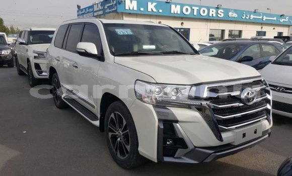 Buy Import Toyota Land Cruiser White Car in Import - Dubai in Region of Bouenza Buy Import Toyota Land Cruiser White Car in Import - Dubai in Region of Bouenza