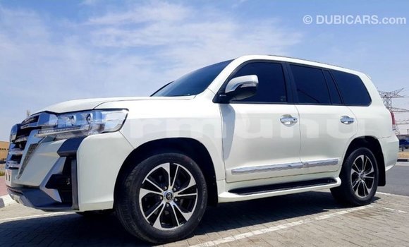 Buy Import Toyota Land Cruiser White Car in Import - Dubai in Region of Bouenza Buy Import Toyota Land Cruiser White Car in Import - Dubai in Region of Bouenza