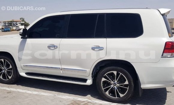 Buy Import Toyota Land Cruiser White Car in Import - Dubai in Region of Bouenza Buy Import Toyota Land Cruiser White Car in Import - Dubai in Region of Bouenza
