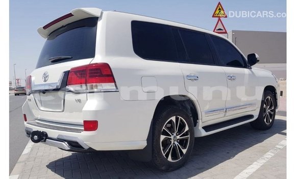 Buy Import Toyota Land Cruiser White Car in Import - Dubai in Region of Bouenza Buy Import Toyota Land Cruiser White Car in Import - Dubai in Region of Bouenza