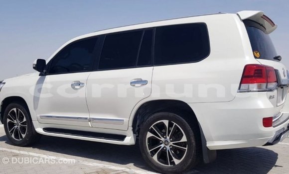 Buy Import Toyota Land Cruiser White Car in Import - Dubai in Region of Bouenza Buy Import Toyota Land Cruiser White Car in Import - Dubai in Region of Bouenza