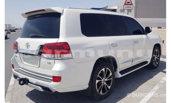 Buy Import Toyota Land Cruiser White Car in Import - Dubai in Region of Bouenza Buy Import Toyota Land Cruiser White Car in Import - Dubai in Region of Bouenza