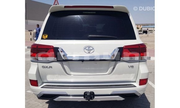 Buy Import Toyota Land Cruiser White Car in Import - Dubai in Region of Bouenza Buy Import Toyota Land Cruiser White Car in Import - Dubai in Region of Bouenza